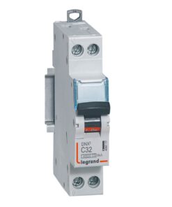 Disjoncteur DNX³ 4500 - vis/vis - U+N 230V 32A - 4,5kA - courbe C - 1 module - 406777