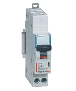 Disjoncteur DNX³ 4500 - auto/vis - U+N 230V 40A - 6kA - courbe C - 1 module - 406887